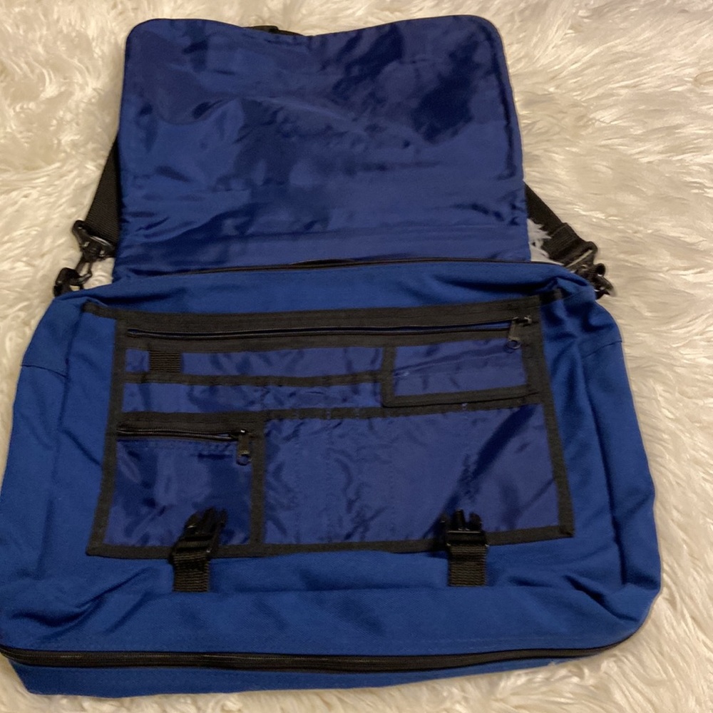 Protocol Shoulder Bag blue color excellent condition - Picture 4 of 12